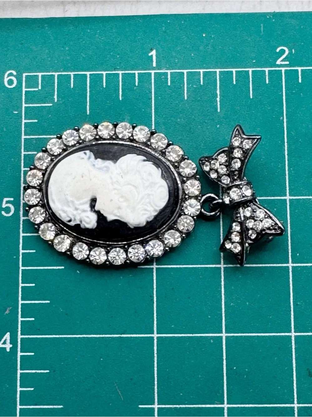 Vintage Victorian revival cameo bow brooch pin black white